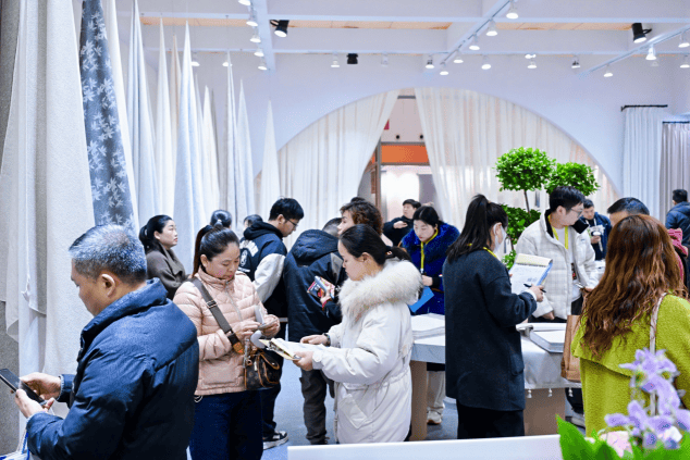 式购齐柯桥窗帘展首日开启时尚新风！凯时尊龙人生就是博花式上新、一站(图10)